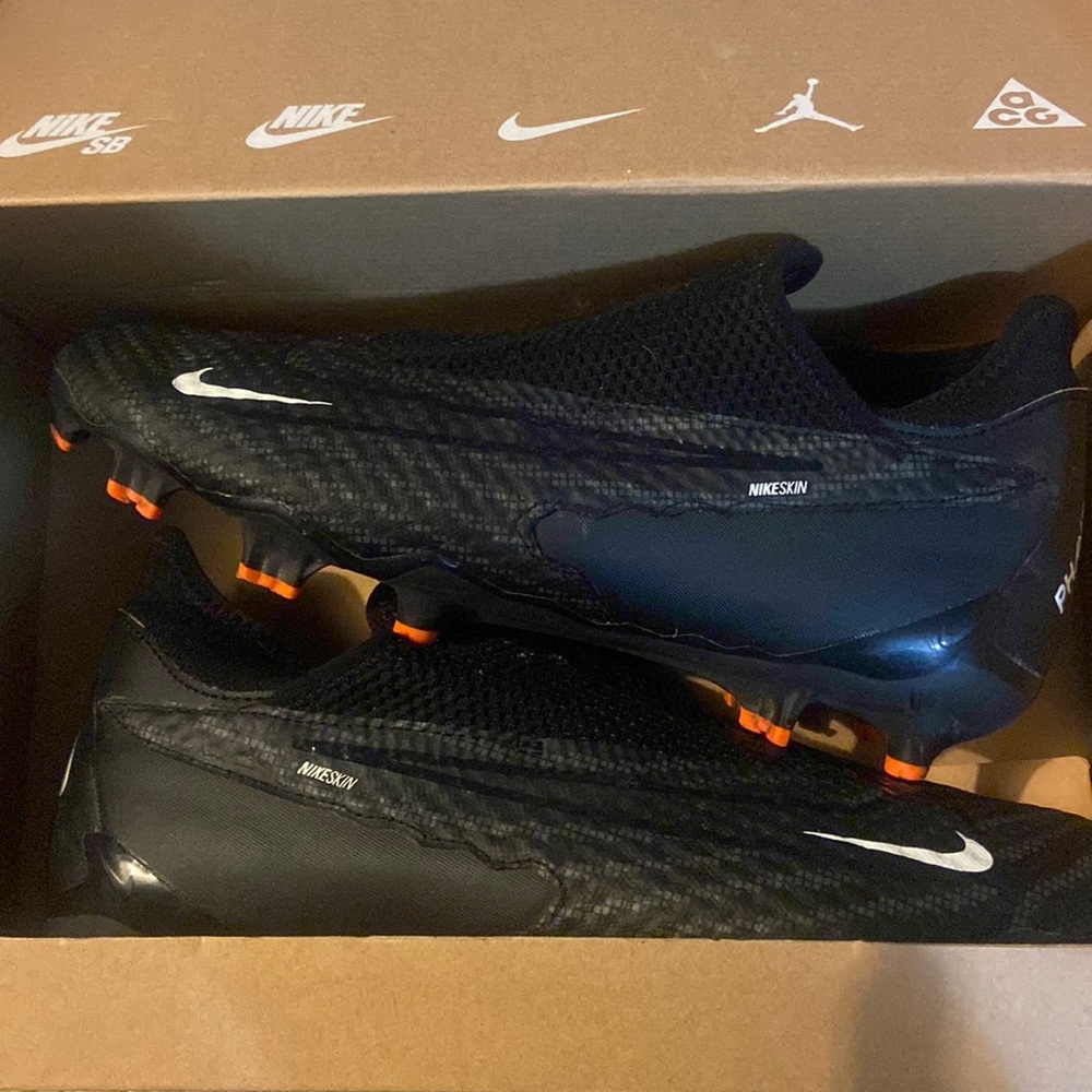 Phantom GX Academy DF FG/MG (Soccer Cleats)